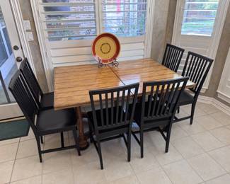 Solid wood dining set w/ 8 chairs (Italian) and 2 leaves