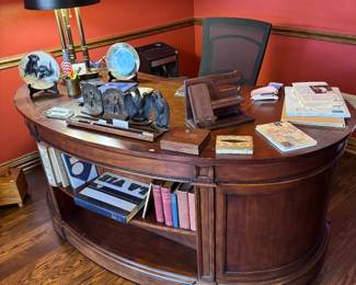 Very regal and executive kidney shaped desk in excellent condition