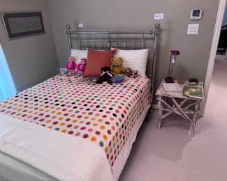 Antoque Style Queen Bed