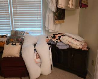 Bed skirt body pillow blankets table runner pillows Afghan