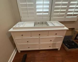 DRESSER