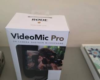 VIDEO MIC PRO IN ORIGINAL BOX