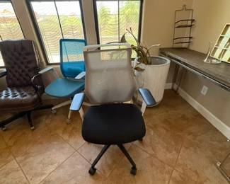 OFFICE CHAIR