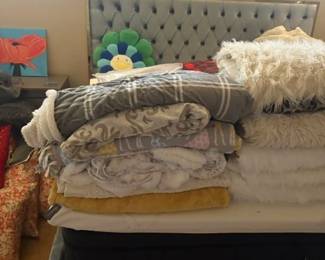 BLANKETS SHEETS 