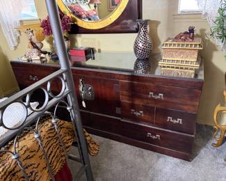 Henredon dresser