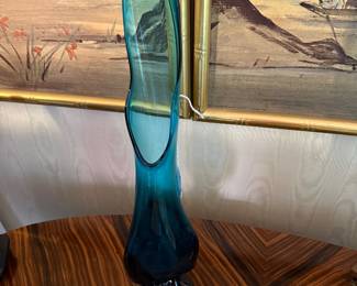 Swung vase