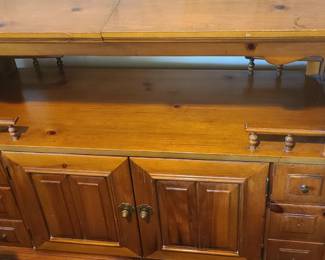 Buffet. Pine wood.
