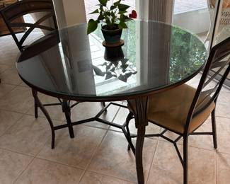 Cute Cafe Table Set! Pristine Condition!