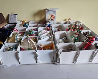 Contemporaty ornaments (items sold separately).