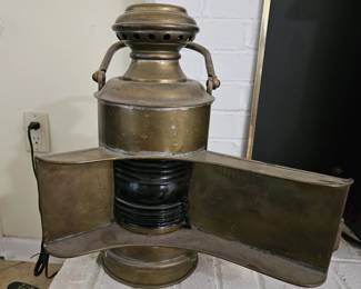 Nautical navigatin lamp.