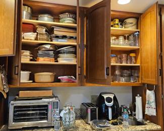 Kitchen items, (items sold separately).