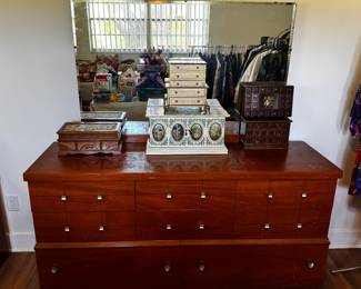 Another view of the Vintage Dresser