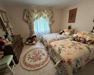 Twin beds and children’s accessories