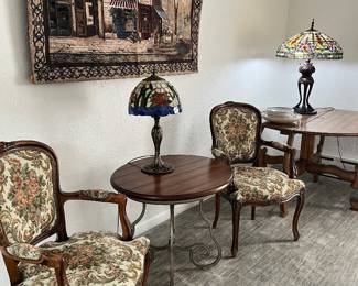 Occasional chairs Tiffany style lamp table