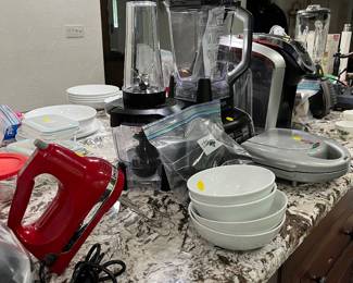 Small kitchen appliances and dishes
