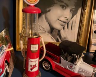Model and gas pump
