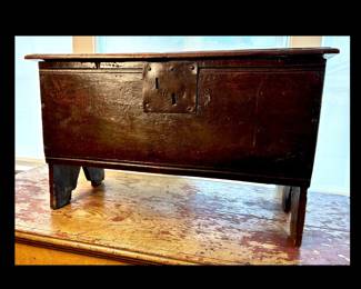 Rare 16-17th century English Elizabethan six plank coffer with original hardware and patina. 30”w x 17.5h x 14”d