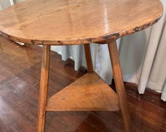 Antique pine Cricket Table with bottom shelf.