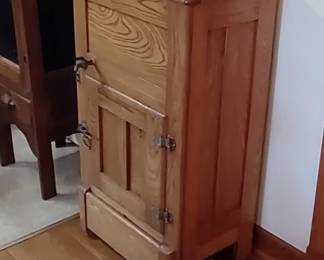 Oak ice box