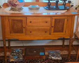 Shaker inspired buffet