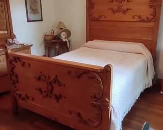 Antique full size oak bed