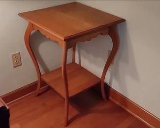Vintage oak side table with a lower shelf and cabriole legs