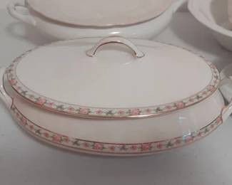 Homer Laughlin casserole dish with lid