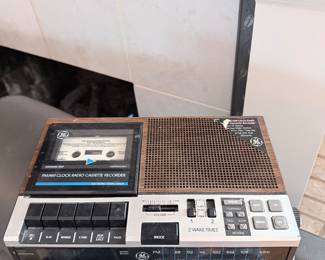 VTG GE fm/am Clock Radio Cassette Recorder