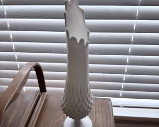 Hobnail Swung vase