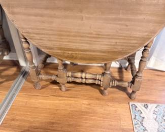 Antique Drop Leaf Gate Leg Table