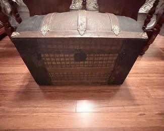 Round Top Trunk
