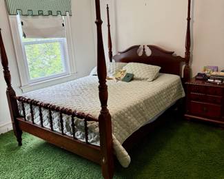 4 Poster Queen Bed