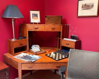 Corner desk