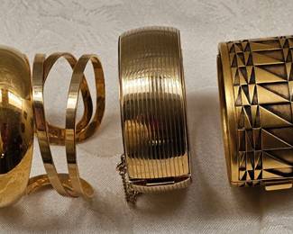 Lot of metal Bangles