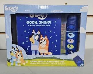 Bluey: Oooh, Shiny! Book and 5-Sound Flashlight Set