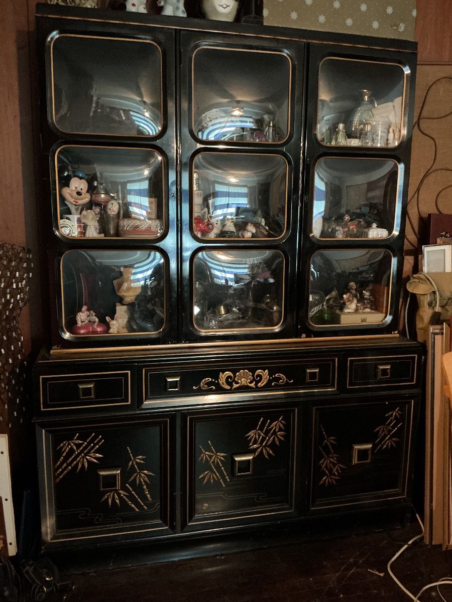 Black Lacquer Chinoiserie Oriental China Cabinet w/Domed Glass