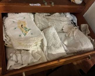 Collectable dollies, hankies & linens