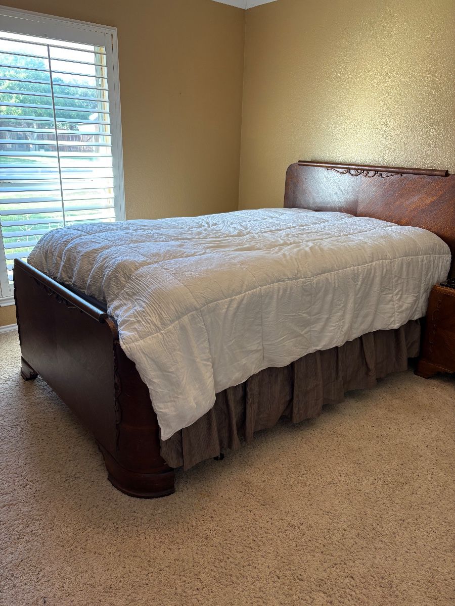 Queen size antique sleigh bed