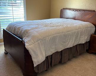Queen size antique sleigh bed