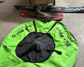 Tube, skis