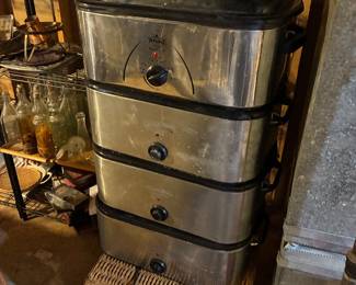 Electric roasting pans