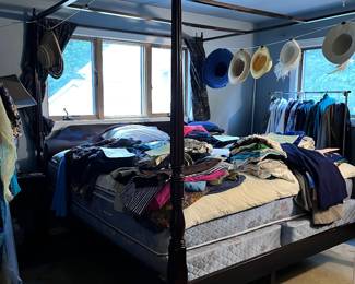 4-poster king bed frame