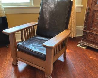 Antique Morris reclining chair in ex condition. sawn oak construction, button-controlled adjustable back, claw feet, brown leather-very collectible and priced below market.