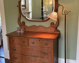 This antique Birds-eye solid oak maple serpentine dresser is in excellent shape w/dovetail joints