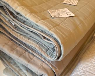 Comphy quilted king-size blankets; summer we