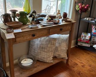 Beautiful oak sofa table/ console / kitchen island w/2 drawers
