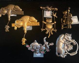 Cat Pins/brooch by JJ