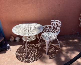 White round table-31x26 chair-23x32