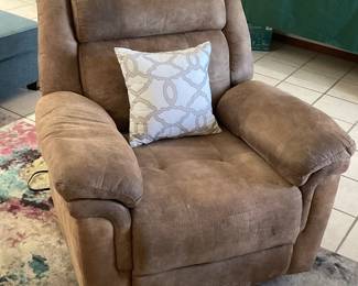 Brown recliner-40x38