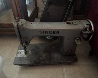 Antique/vintage heavy cast iron Singer
